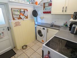 A kitchen with a washing machine and sink at Harford in Goldsithney