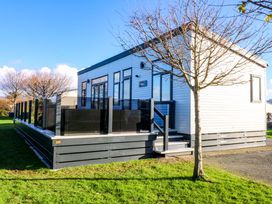 Blue Skies - North Wales - 1189338 - thumbnail photo 1