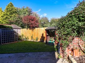 A garden with grass and a shed at 22 The Lane in Saltburn-by-the-Sea