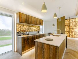 A kitchen with cabinets, sink, and appliances at The Sheraton Retreat in Wigton