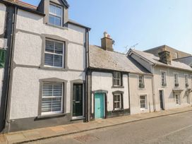 A row of houses with windows and a door in Conwy