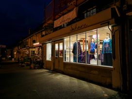 A clothing store with display window at 6 Priory Lane Burford