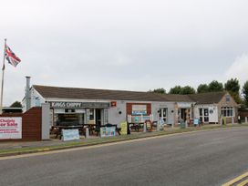A view of shops and outdoor seating at No.49 Cherry Park in Chapel St Leonards