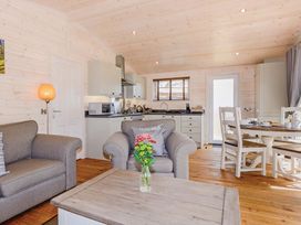 A kitchen with a sofa and dining area at Typhoon Lodge in Winchester