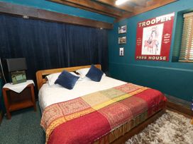 A bedroom with a bed and decorative pillows at The Old Barn in Stourton Caundle near Stalbridge