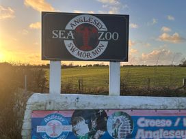 A sign for Anglesey Sea Zoo in a grassy field near Llanfairpwllgwyngyll