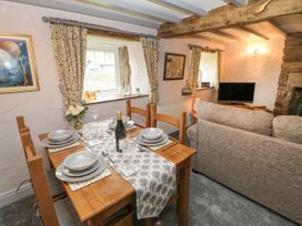 A dining room with a table and chairs at Orchard Cottage in Appleby-in-Westmorland