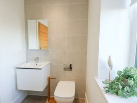 A bathroom with a sink and toilet at Glynllifon 4 Marianglas