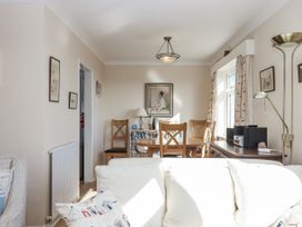 A dining room with a table and chairs at Woodbury in Teignmouth