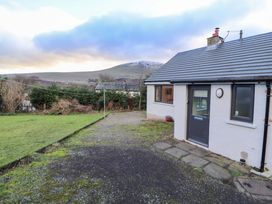 A garden with a house and mountain view at Westerlodge Threlkeld near Keswick
