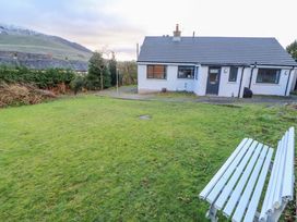 A house with a garden and bench at Westerlodge Threlkeld near Keswick
