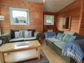 A living room with sofas and a coffee table at Woodlands View in Leek