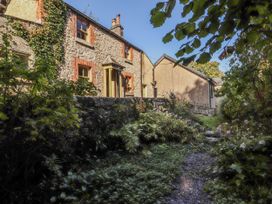 A view of houses and garden area at Rock Cottage in Milnthorpe
