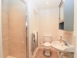 A bathroom with a shower, toilet, and sink at Woodcock Studio in Andoversford near Cheltenham