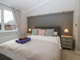 A bedroom with a bed and bedside table at 7 Lake View in Windermere