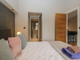 A bedroom with a bed and adjoining bathroom at 7 Lake View in Windermere
