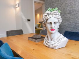 A dining room with a bust on the table at 7 Lake View, Lake View 7, White Cross Bay near Windermere