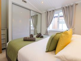 A bedroom with a bed and pillows at 7 Lake View, Lake View 7, White Cross Bay near Windermere