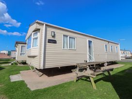 A static caravan with a picnic table outside at A5 Static Caravan Rhyl