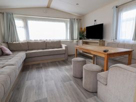 A5 Static Caravan - North Wales - 1189986 - thumbnail photo 3