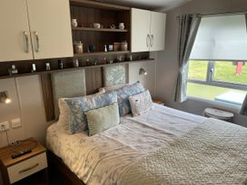 5 Rush Grove Caravan - Scottish Lowlands - 1189994 - thumbnail photo 11