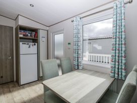 Caravan - 2 Bayside - Somerset & Wiltshire - 1190006 - thumbnail photo 7