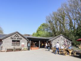 A farm shop with outdoor seating and people at Rushmoor Cottage in Colaton Raleigh