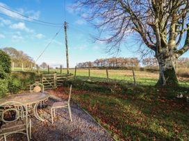 A garden area with a table and chair set at 1 Fron Uchaf Parc near Bala