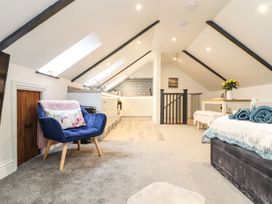 A loft with a kitchen and seating area at Thomas Chambers in Camborne