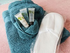 A set of towels and toiletries at West Chambers in Camborne