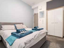 A bedroom with a bed and towels at Teylu in Camborne
