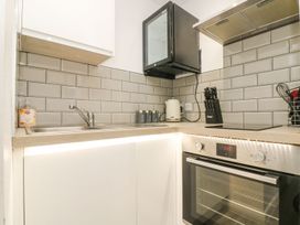 A kitchen with a sink, kettle, and oven at The Snug in Camborne