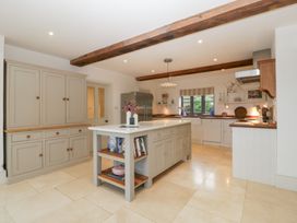 A kitchen with cabinets and an island at Spring View in Tetbury