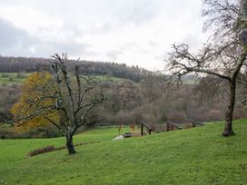 A scenic outdoor view with trees and a hill at Spring View in Tetbury