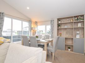 A dining room with a table and chairs at 2 Summerleaze in Bude