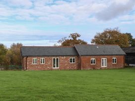 A house with grass and trees around at Hilldown Cott Crediton