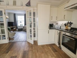 A kitchen with a stove and microwave at The Hideaway in Penrhyn Bay