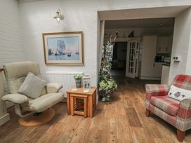 A snug area with seating and decor at The Hideaway in Penrhyn Bay