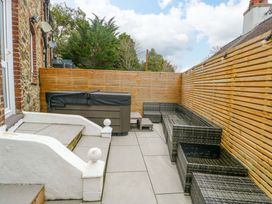 An outdoor area with a hot tub and seating at 4 Brynteg Terrace Menai Bridge