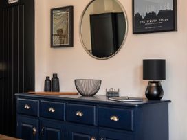 A drawer unit with a lamp and decorative items at Green Bank in Betws-Y-Coed