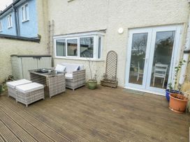 A garden area with seating and a table at 16 Ffordd Meigan Beaumaris