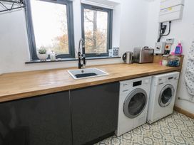 A kitchen with a sink and washing machine at Chapel Hill Catlowdy