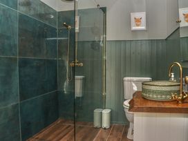 A bathroom with a shower, toilet, and sink at Robins Rest at The Lodge Ahanaglogh near Kilmacthomas, County Waterford