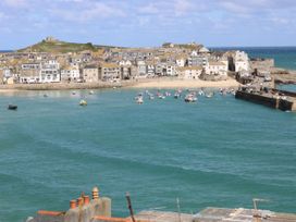 A coastal view with buildings and boats at Cosy Retreat