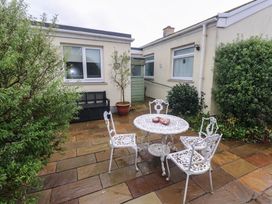 An outdoor area with a table and chairs at Sea Whispers in Marazion