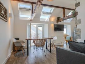 A living room with a table and chairs at Avocet in Lyme Regis