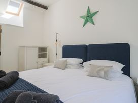 A bedroom with a bed and bedside table at Avocet in Lyme Regis