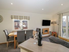 A dining room with a table and chairs at Bluebell Lodge in Warton
