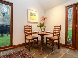 A dining room with a table and chairs at Owl Cottage in Woodbridge