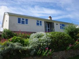 A house with garden and flowers at Badgers Cliff in Polzeath